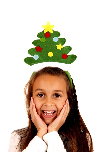 Adorable fille dans un drôle de chapeau d'arbre de Noël — Photo