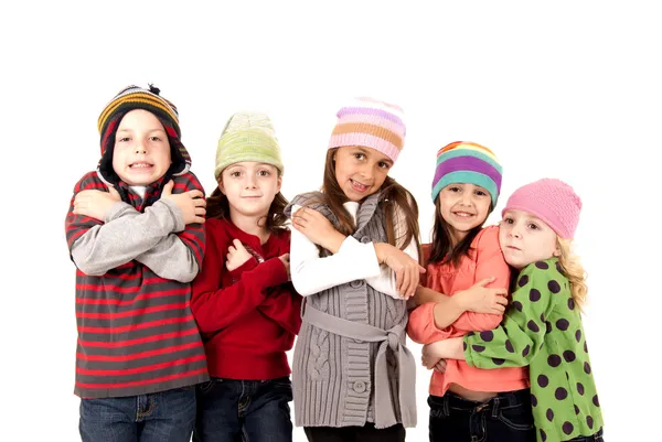 Niños en invierno sombreros temblando frío — Foto de Stock