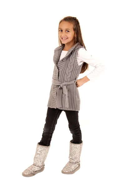 Mignonne jeune fille portant un pull et des bottes d'hiver — Photo