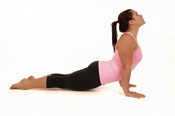 Mujer haciendo yoga pose hacia arriba mirando perro Urdhva Mukha Svanasana — Foto de Stock