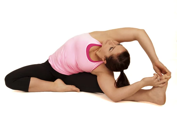 Yoga-instructeur in zittende kant stuk vormen parsva upavista kona — Stockfoto