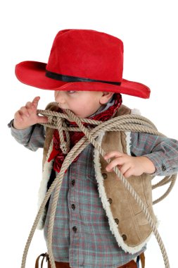 sevimli genç kovboy toddler kırmızı şapkalı bir ip ısırma