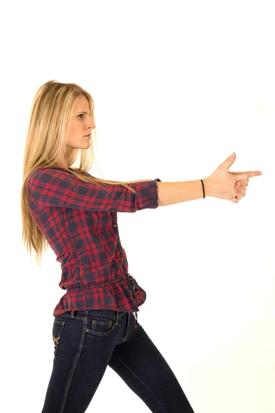 Modelo feminino atraente fingindo disparar uma arma de dedo — Fotografia de Stock