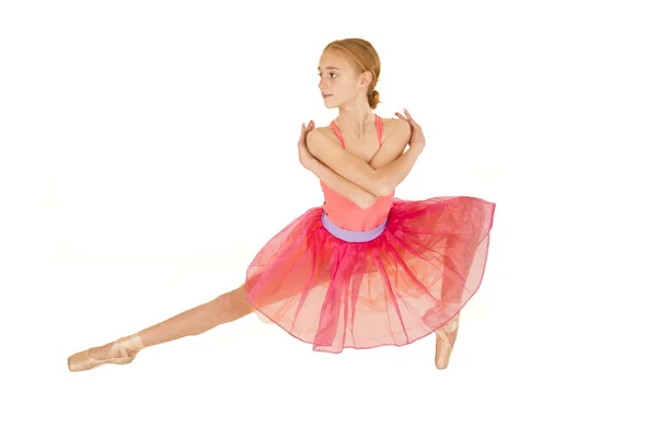 Linda joven pelirroja bailarina chica usando tutú rosa —  Fotos de Stock