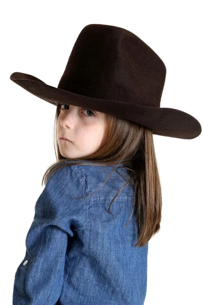 Unga cowgirl ser över hennes axel med en tuff look — Stockfoto