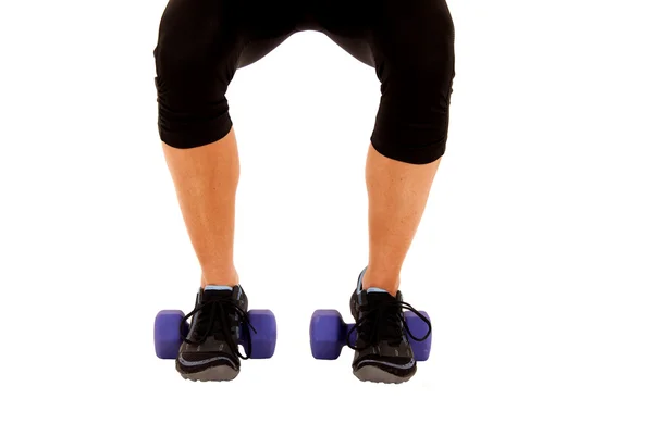 Piernas de las mujeres que se estiran en las barras durante el entrenamiento de fitness — Foto de Stock