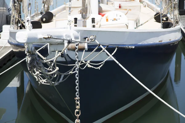 Zamknąć w łodzi w doku w Kalifornii — Zdjęcie stockowe