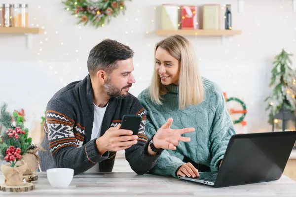Young Couple Husband Wife Working Together Online Home Laptop Sitting — Stock Photo, Image