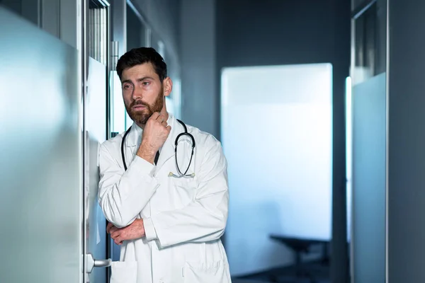 Tired Doctor Overworked Work Has Severe Headache Feels Bad Man — Stock Photo, Image