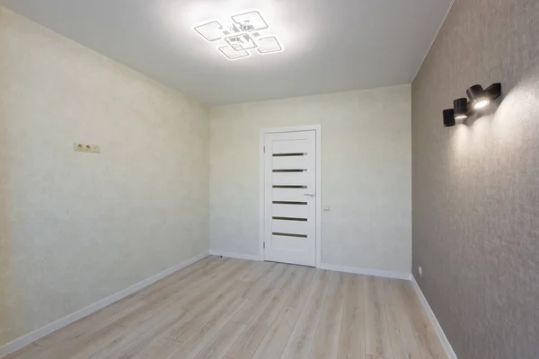 Ruangan Kecil Setelah Renovasi Dan Tidak Dilengkapi Interior Dengan Jendela — Stok Foto