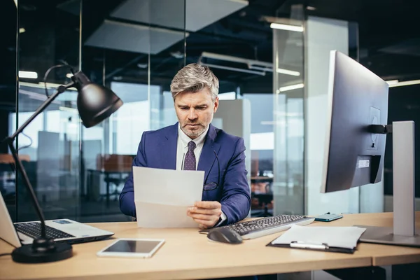Experienced Gray Haired Businessman Working Computer Paperwork Office Reading Letter — Foto de Stock