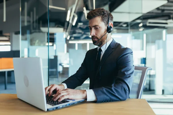 Business Man Modern Office Works Computer Uses Headset Video Calling — Foto de Stock