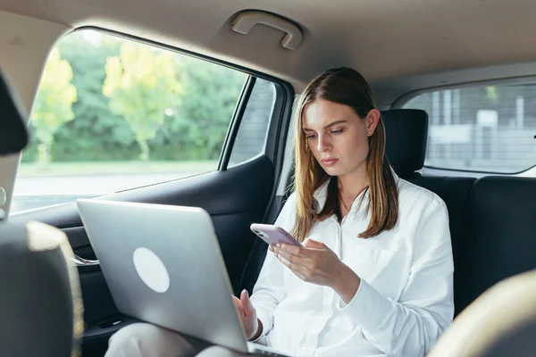 Beautiful Female Passenger Car Works Laptop Uses Mobile Phone — Stock Photo, Image