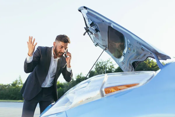 Annoyed Angry Man Broken Car Tries Call Insurance Agent Repair — Stock Photo, Image