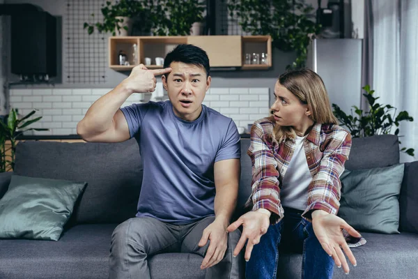 Familienstreit Frau Beschwert Sich Über Ehemann Online Beratung Beim Psychologen — Stockfoto