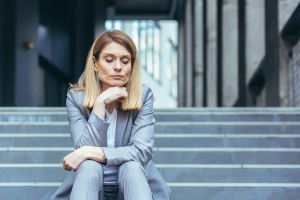 Close Portrait Sad Upset Business Woman Sitting Tired Stairs Office — Foto de Stock