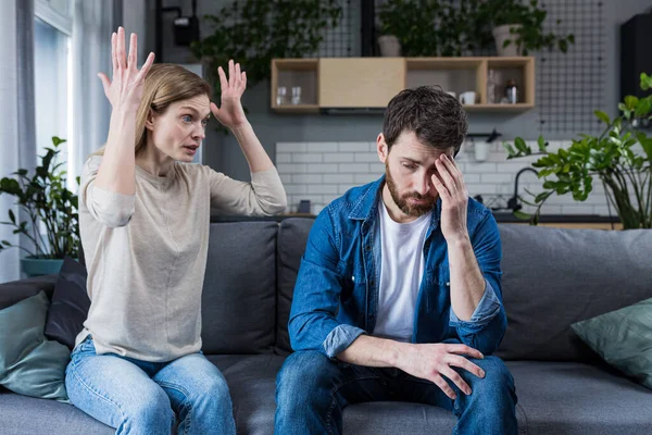 Family Quarrel Man Woman Sitting Sofa Home Angry Woman Yells — Foto de Stock