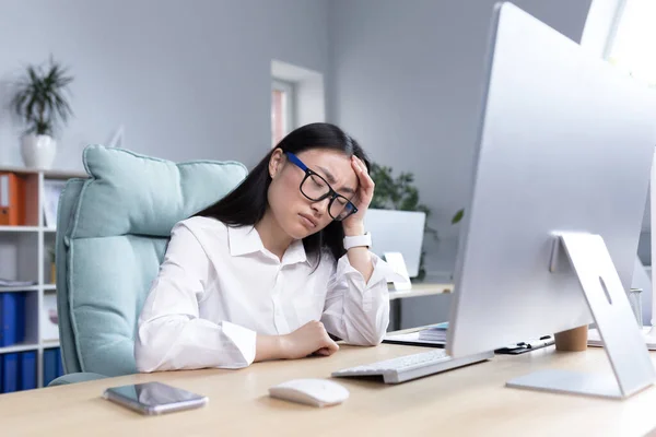 Traurige Und Müde Geschäftsfrau Depression Enttäuscht Vom Arbeitsergebnis Asiatin Büro — Stockfoto