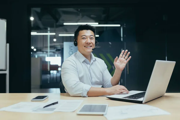 Portrait Asian Businessman Man Looking Camera Waving Greeting Gesture Man — Stockfoto