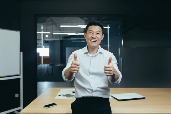 Portrait Successful Asian Businessman Boss Man Standing Office Table Looking — Stockfoto