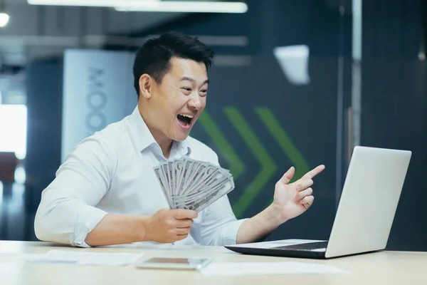 Happy Smiling Young Asian Businessman Concluded Profitable Financial Deal Clients — Stockfoto