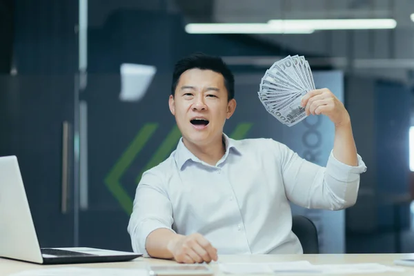 Happy Young Asian Businessman Freelancer Manager Office Worker Holds Cash — Zdjęcie stockowe