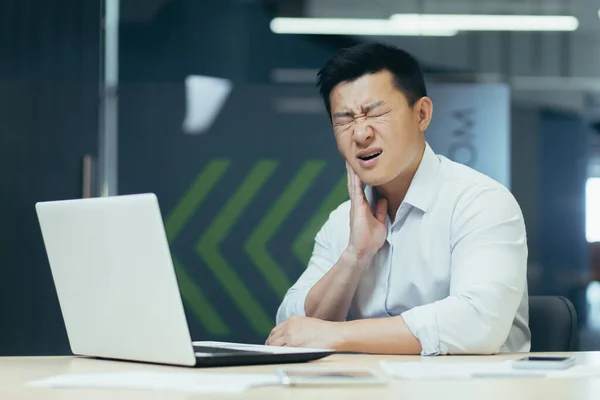 Asian Man Working Modern Office Businessman Having Severe Toothache Sick — Fotografia de Stock
