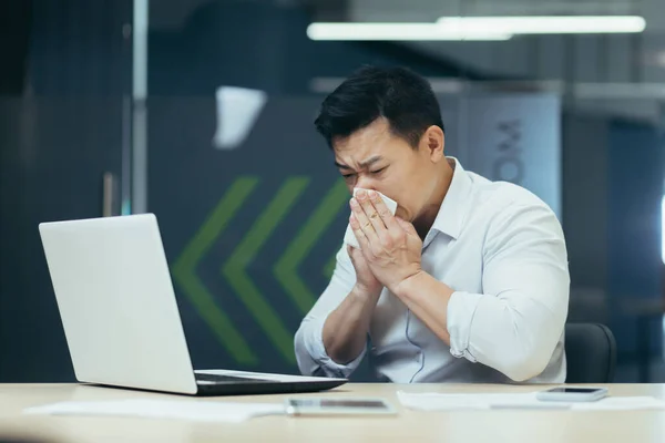 Sick Man Office Coughs Has Runny Nose Asian Businessman Cold — Fotografia de Stock