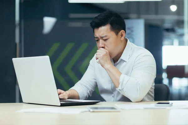 Sick Man Office Coughs Has Runny Nose Asian Businessman Cold — Fotografia de Stock