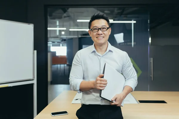 Portrait Successful Asian Teacher Modern University Office Man Smiling Looking — Stockfoto