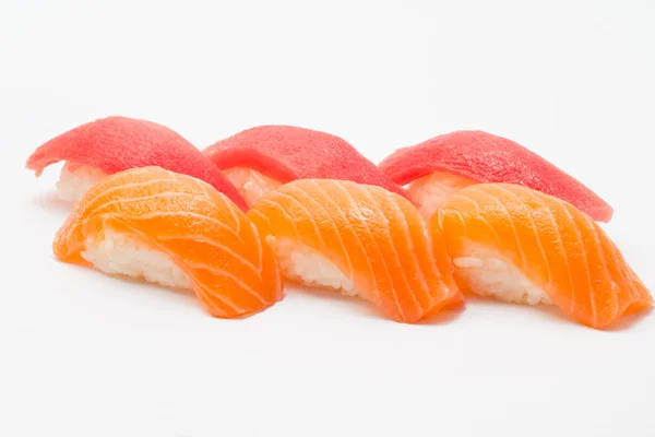 Nigiri sushi s lososem, tuňákem a jiného — Stock fotografie