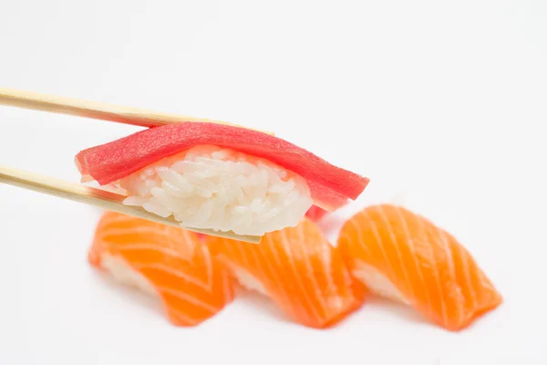 Sushi nigiri cu ton de somon și altele — Fotografie, imagine de stoc