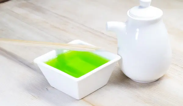 Blå grön och orange aqua i vit skål — Stockfoto