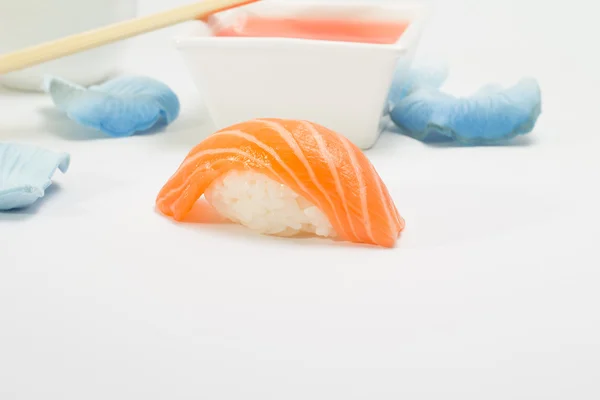 Sushi nigiri com atum salmão e mais — Fotografia de Stock