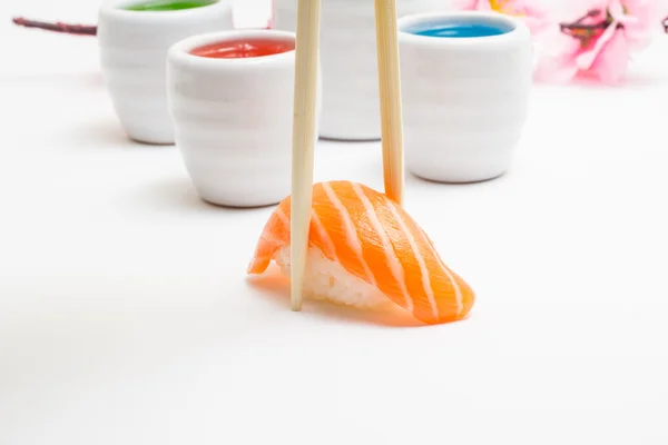 Nigiri sushi s lososem, tuňákem a jiného — Stock fotografie