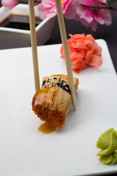 Anguila sushi nigiri —  Fotos de Stock