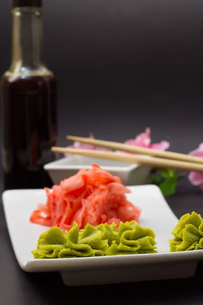 Gember en wasabi voor sushi — Stockfoto