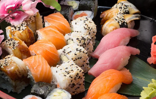 Z misky válce sushi — Stock fotografie