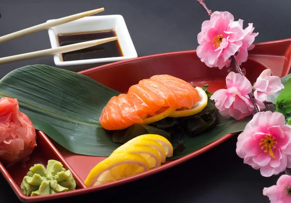 Lachs-Sushi-Sashimi — Stockfoto