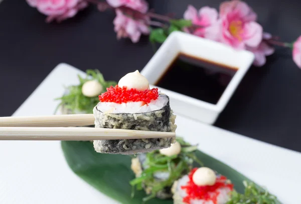 Tempura-Sushi-Rolle — Stockfoto