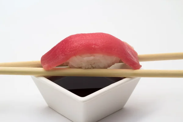 Sushi nigiri tuńczyk — Zdjęcie stockowe