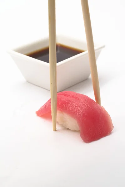 Sushi nigiri tuńczyk — Zdjęcie stockowe