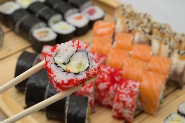 Plato hecho rollos de sushi —  Fotos de Stock