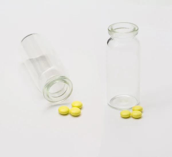 Isolated yellow farmacy tablets — Stock Photo, Image