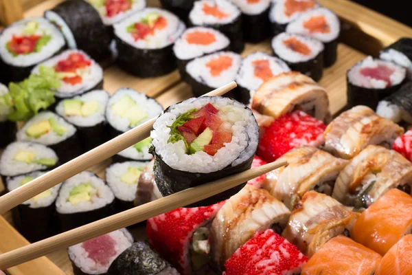 Z misky válce sushi — Stock fotografie