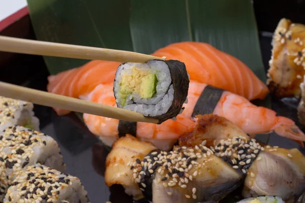 Gemaakt schotel sushi rolls — Stockfoto