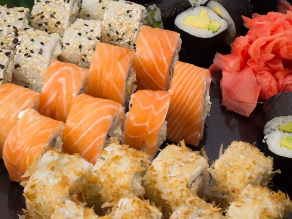 Gjort skålen sushi rullar — Stockfoto