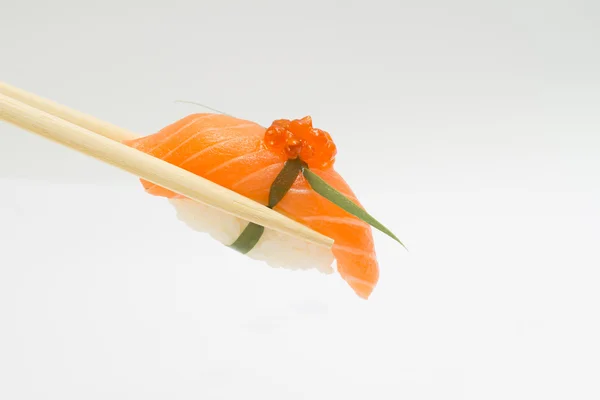 Salmón aislado sushi nigiri —  Fotos de Stock