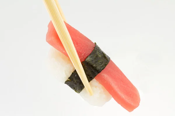 Tonijn sushi nigiri — Stockfoto
