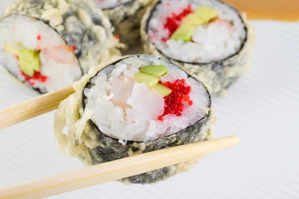 Rolo de sushi em tempura — Fotografia de Stock